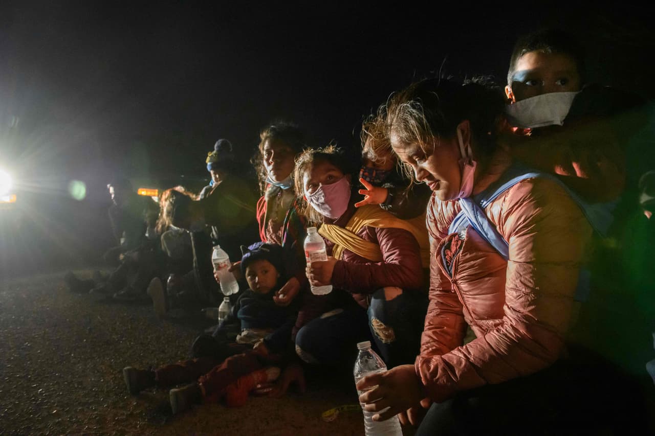 La crisis en la frontera no cede: 103,000 inmigrantes fueron expulsados en marzo bajo el Título 42