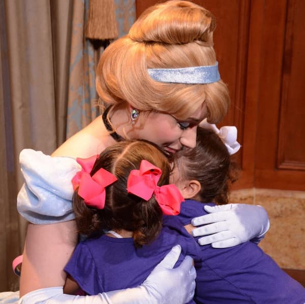 "Nada como el amor de #Cenicienta !!! Mis nenas han pasado el día más feliz en @waltdisneyworld !!!! #juntosendisney @mft07" escribió la conductora en su cuenta de Instagram.