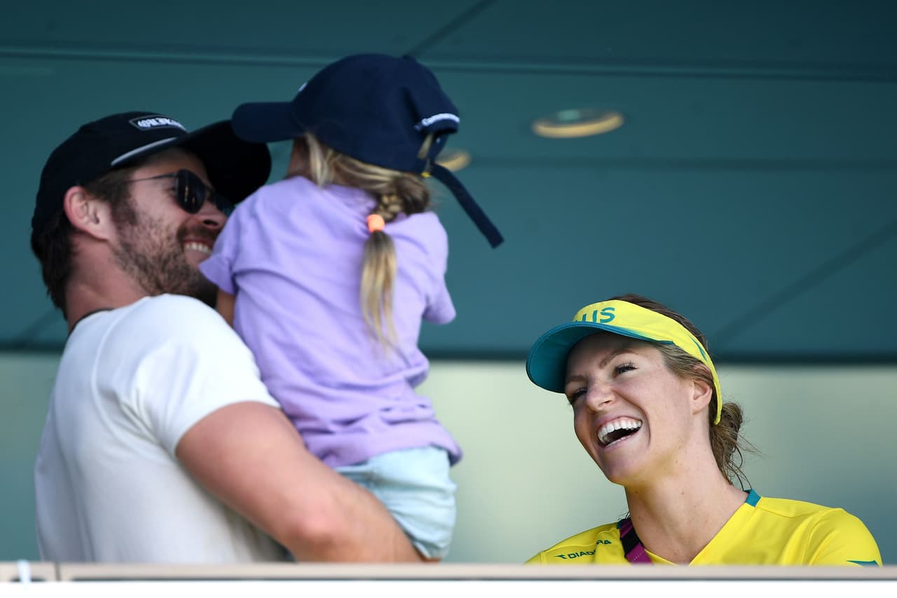 <b>CHRIS HEMSWORTH.</b> El actor que da vida al personaje de 'Thor' podrá ser de lo más rudo en la pantalla, pero hay tres razónes que sacan su mejor sonrisa, se trata de sus hijos India Rose, Sasha y Tristan.