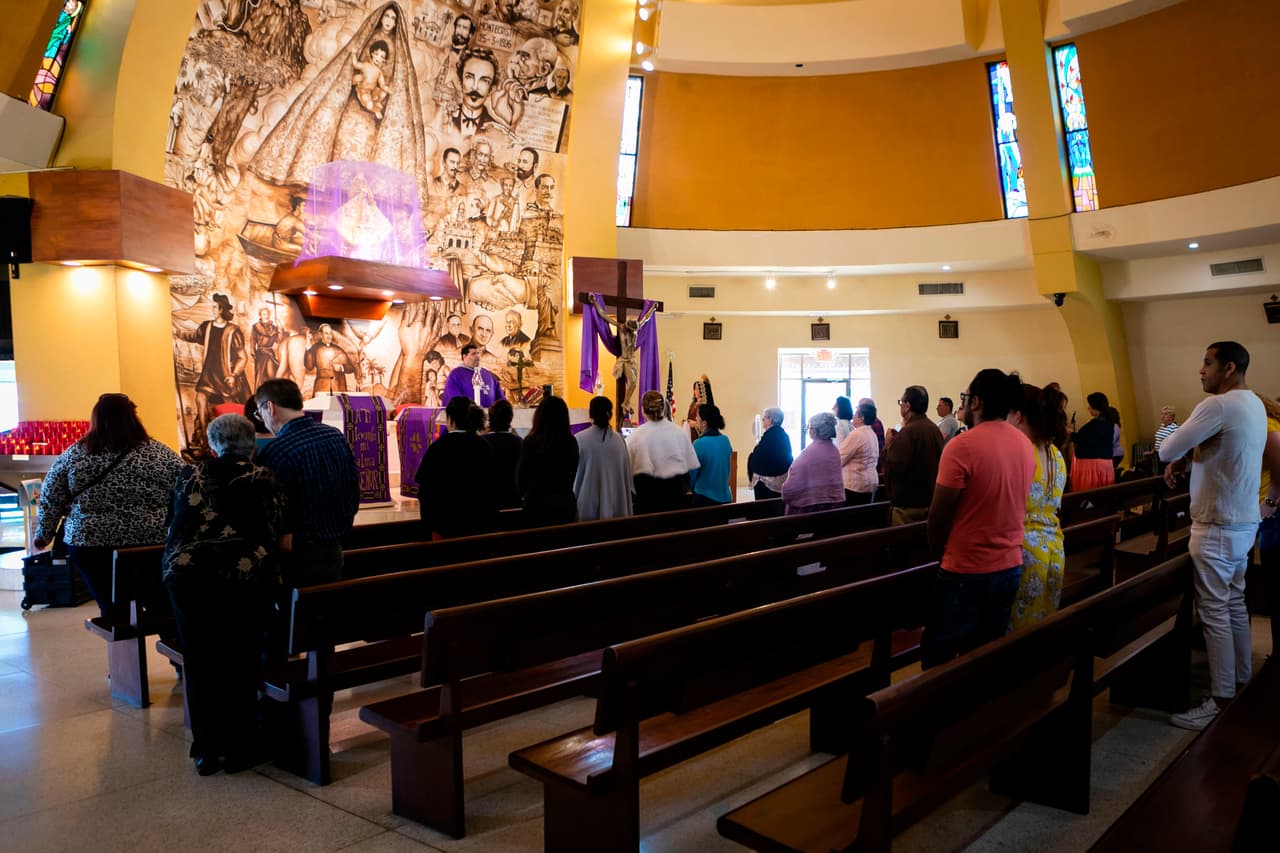 El miércoles 7 de septiembre, desde las 9:30 pm hasta las 12:00 am, será la vigilia artística con la participación de varios cantantes cubanos como Amaury Gutierrez, Ramón Fabián Veloz, Latin Divos, entre otros.