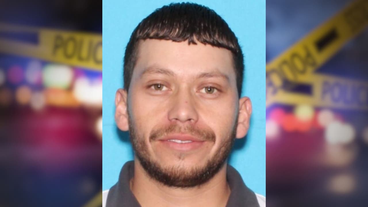 <h3 class="cms-H3-H3">Héctor Daniel Silva: secuestro, robo y fuga </h3>
<br>
<b>El caso de Silva es más reciente, pero igual de grave.</b> En junio de 2025, El Paso emitió una orden por secuestro con fines de recompensa. También enfrenta
<b>cargos por robo violento y por entrar a una casa con intención de cometer otro delito grave.</b> En prisión ya había sido sancionado por introducir sustancias prohibidas. Fuera, parece haber seguido el mismo camino. Se cree que está en una comunidad pequeña del oeste de Texas donde es fácil esconderse…
<b> si la gente no habla. </b>