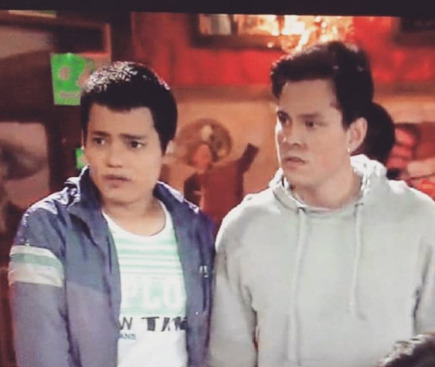 El actor se inició en la actuación y televisión a los 17 años, cuando presentaba '5Cobijas', un programa infantil del canal regional Telepacífico en su natal Colombia. 
<br>