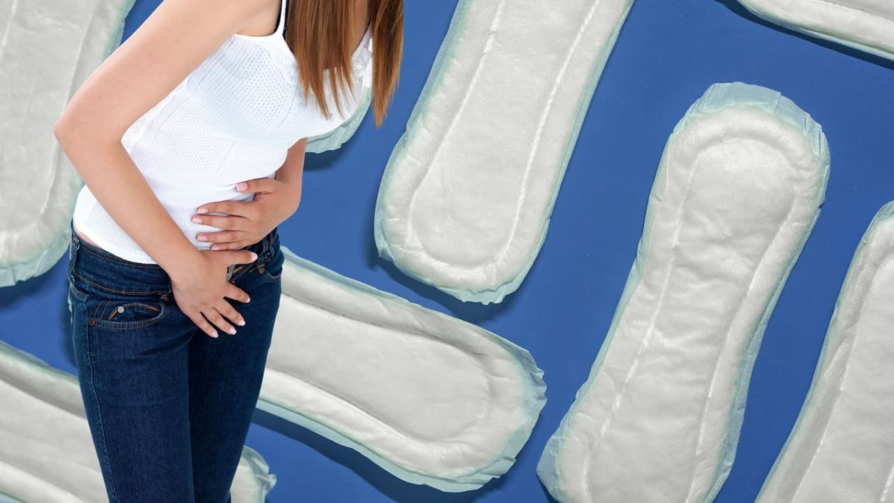 Por ley, escuelas públicas de California deberán tener toallas sanitarias de forma gratuita