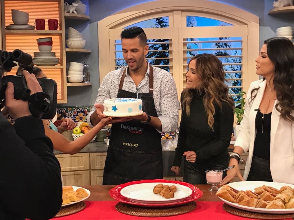 El chef se emocionó con tantas muestras de cariño de sus compañeros.