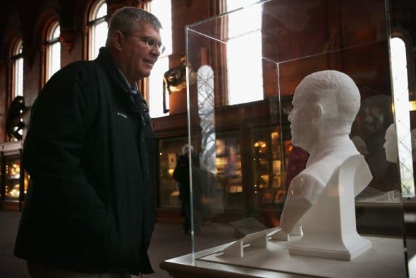 El busto será presentado en el Instituto Smithsoniano el 31 de diciembre próximo.