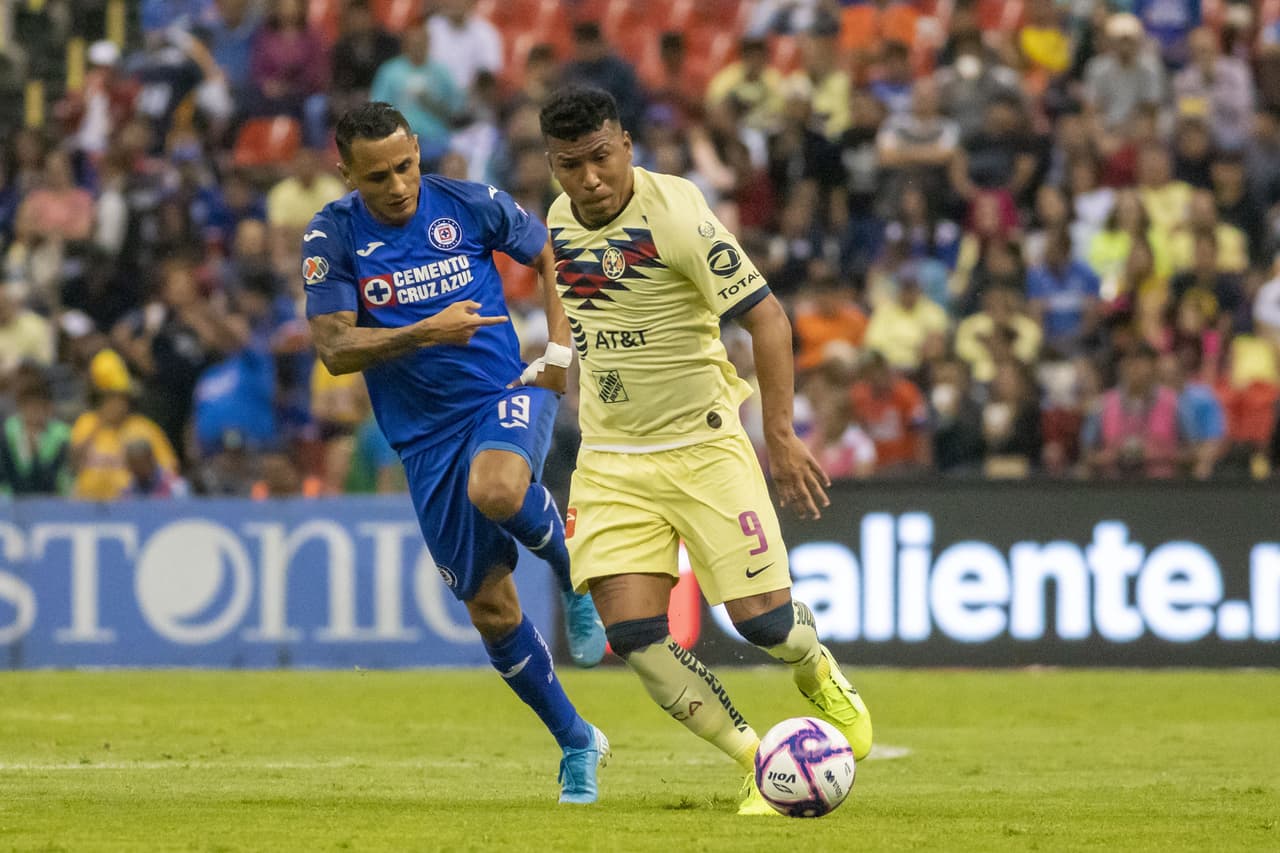 El América controlaba el partido con ventaja de 1-2, hasta que el colombiano Roger Martínez se hizo expulsar al minuto 51.