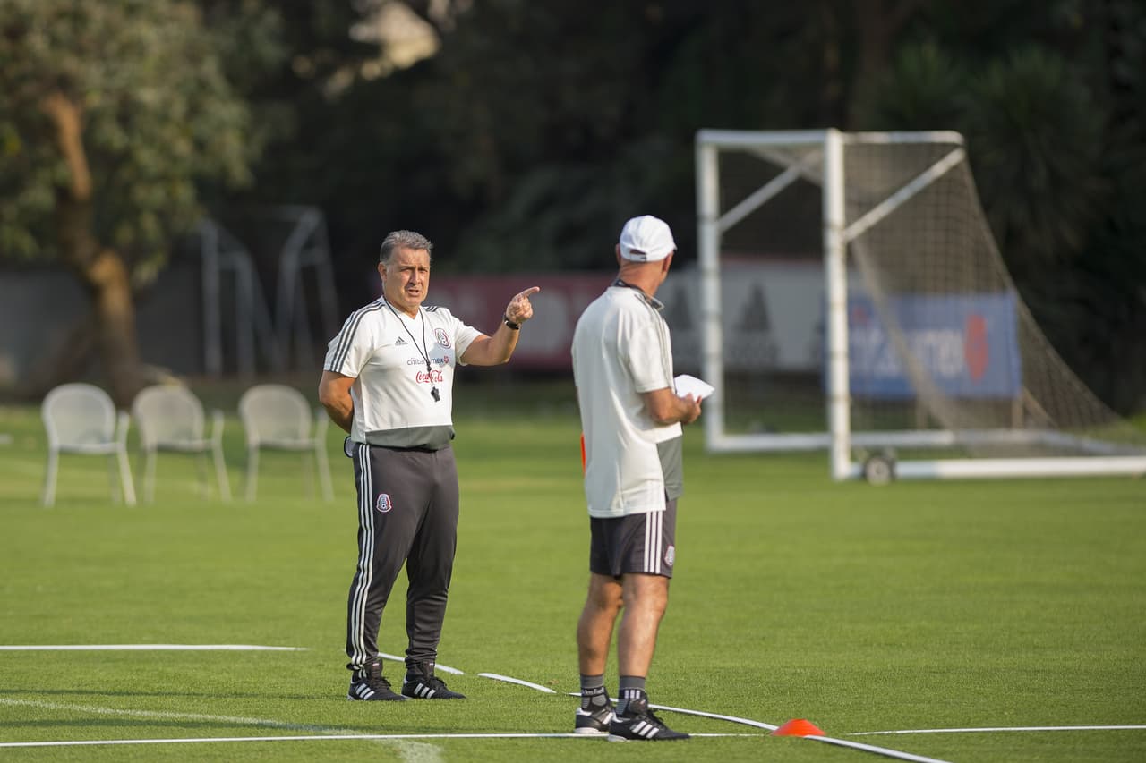 Detallista, enérgico, atento y muy dinámico se notó al argentino Gerardo Martino en su primer entrenamiento como director técnico de México en el Centro de Alto Rendimiento en la Ciudad de Mexico.