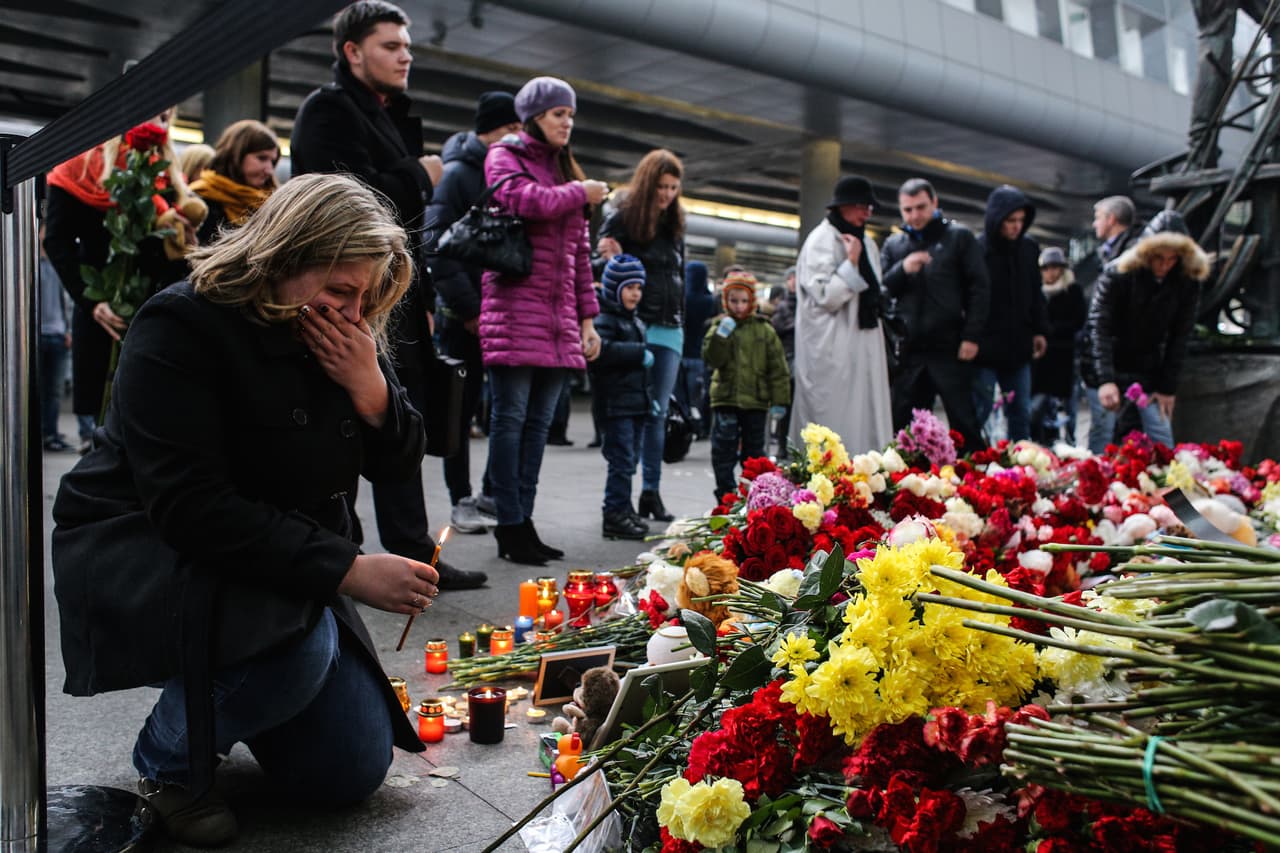 Memorial improvisado en San Petersburgo en honor a las víctimas