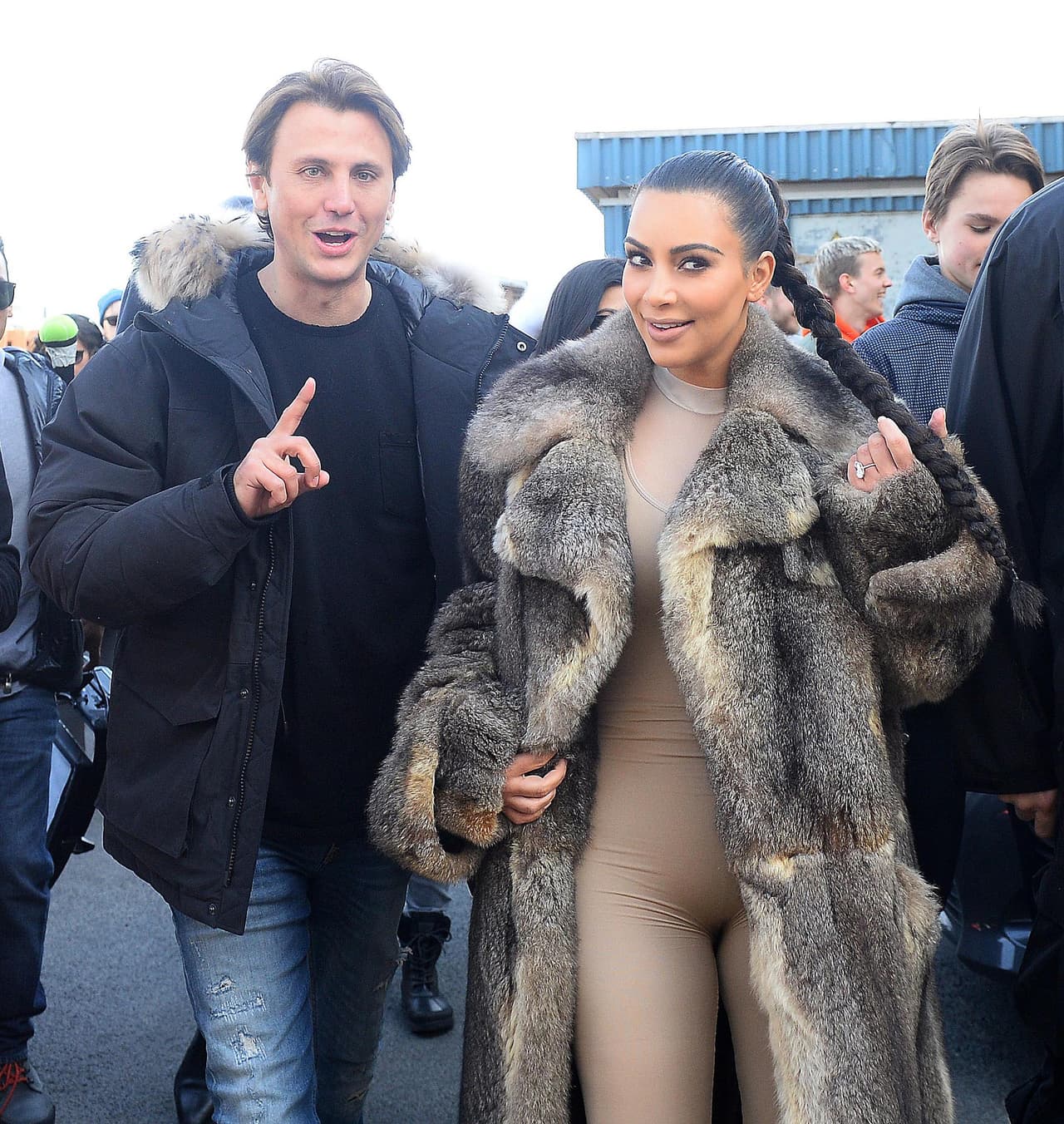 Así es, eso que usa Kim no es un enterizo.