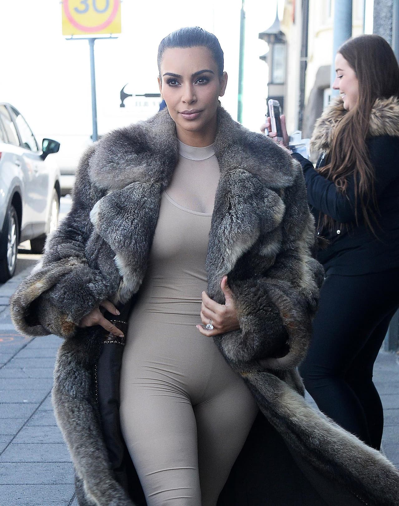 Este atuendo pudo haber sido una elección de Kanye West.