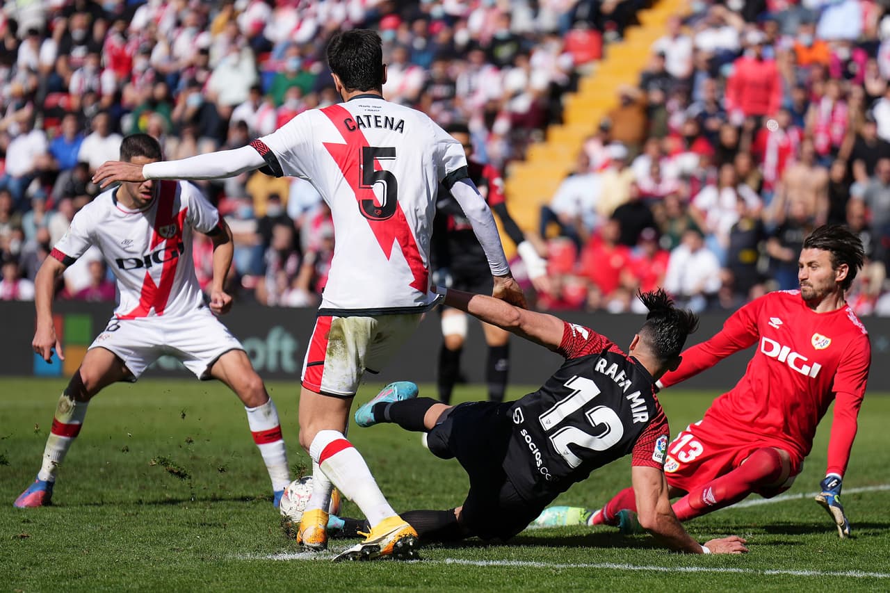 Sevilla pierde puntos otra vez como visitante a pesar de que Jesús 'Tecatito' Corona dio asistencia de gol para el empate ante el Rayo Vallecano en LaLiga de España