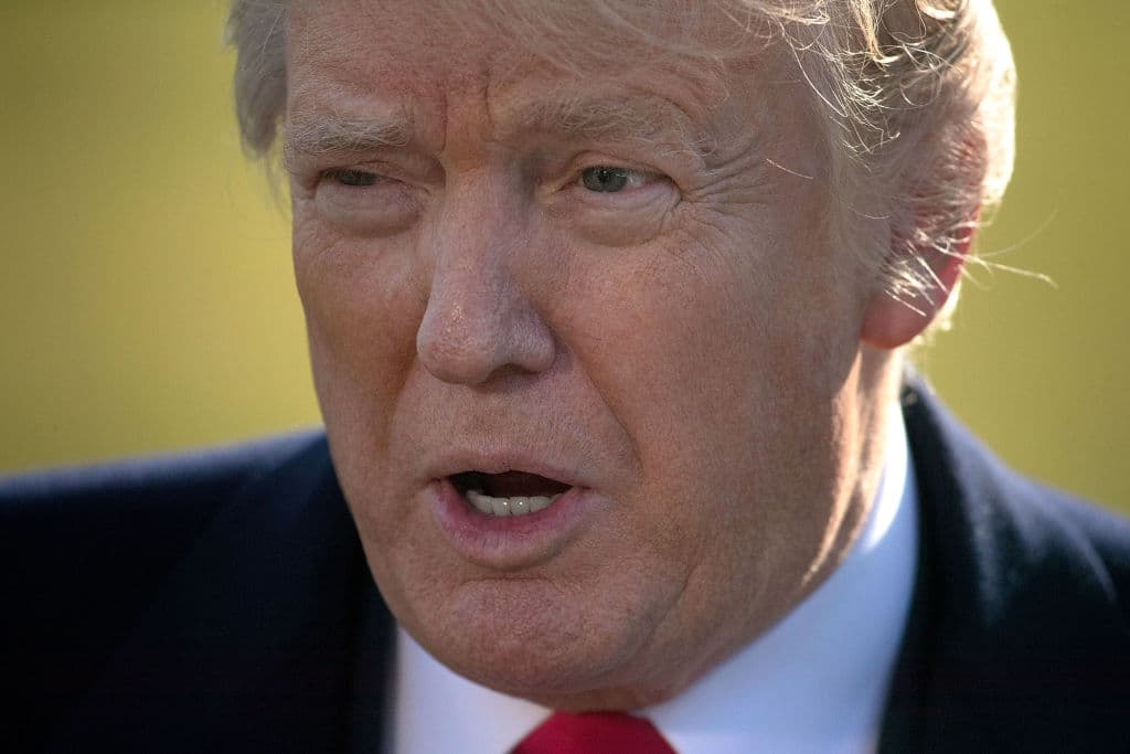 El juez no encontró una acción específica que determinara que Trump violó la Constitución al ser presidente y a la vez dueño de hoteles y restaurantes.