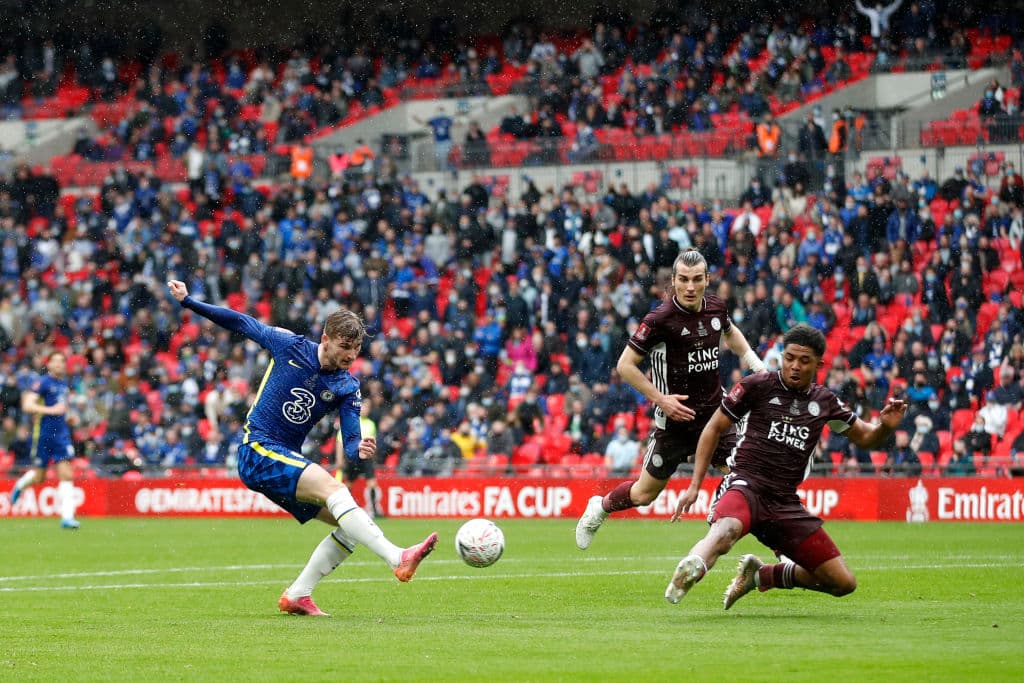 El solitario gol de Youri Tielemasns y la enorme figura de Kasper Smeichel en al portería, le dan el primer título de FA Cup en su historia al Leicester City.