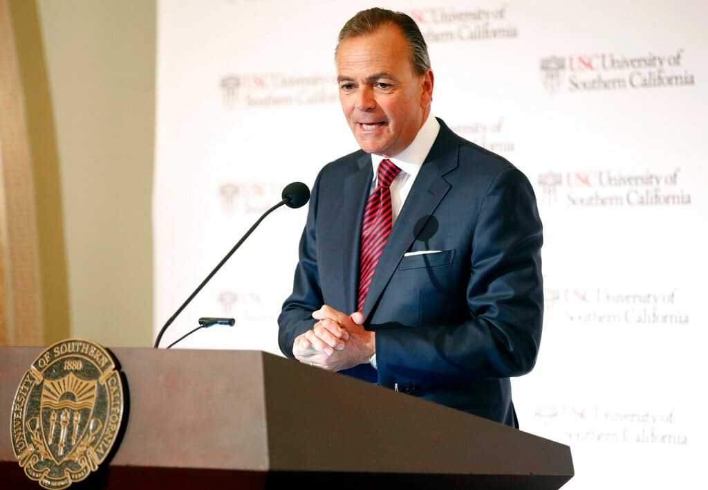 <b>Rick Caruso: independiente</b>
<br>A la carrera por la alcaldía de Los Ángeles se une un empresario multimillonario de la construcción. Caruso también tiene fogueo político, ya que fue comisionado de LAPD. Para Caruso los temas como la pobreza, el conflicto con la policía y la violencia en la ciudad serán sus prioridades a resolver como líder de la ciudad.