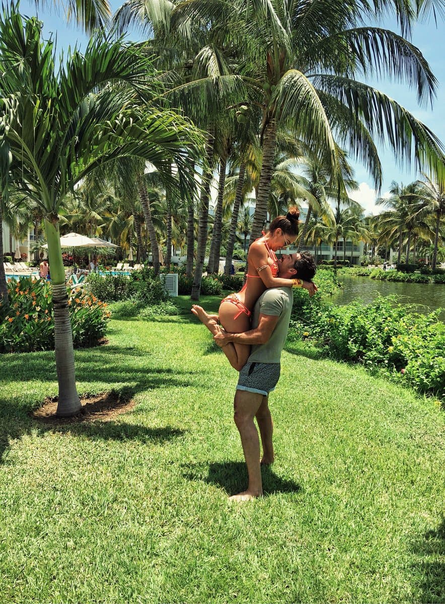 Él es Alexis Meana, quien se ha convertido en su gran pareja.