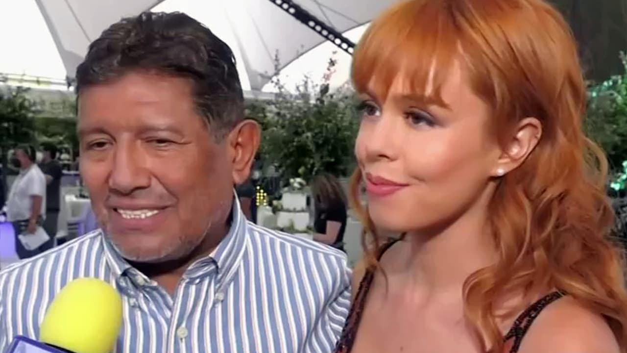 El productor presentó oficialmente a su novia Eva Daniela ante los medios y aseguró que se encuentra muy feliz. La joven actriz, quien actualmente participa en la telenovela Qué le Pasa a mi Familia, aseguró que Osorio es su "príncipe azul" y espera que su amor dure "toda la vida".