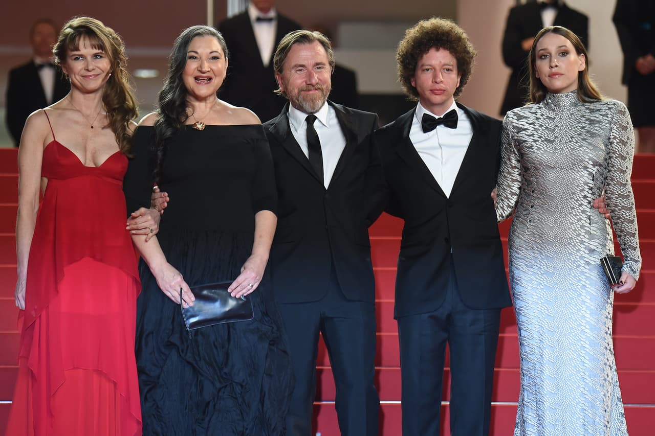 Por la noche el cineasta mexicano y el elenco, incluyendo a Tim Roth, tuvieron la premiere.