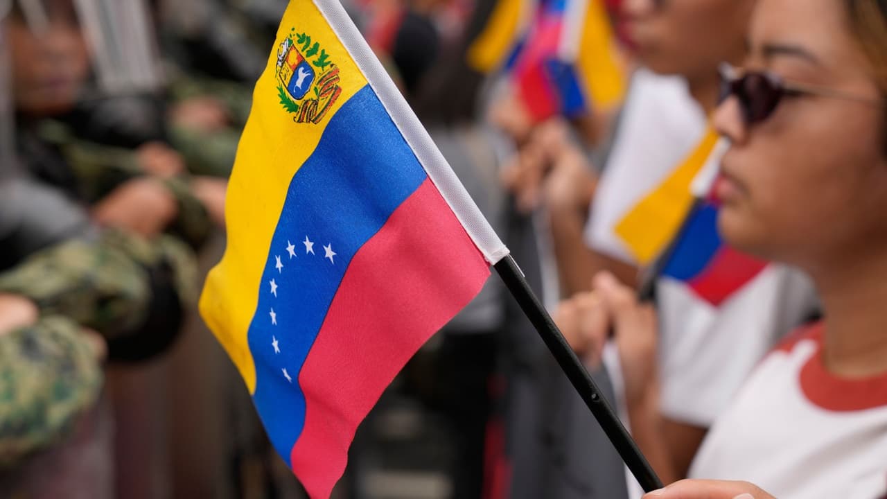 ¿Qué pueden esperar los venezolanos que perdieron el TPS tras las declaraciones de Kristi Noem? Te explicamos