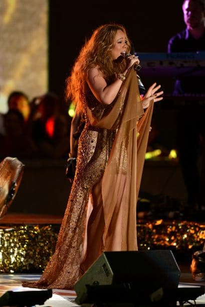 Dos años después, cuando su éxito era total, Mariah se casó con Tommy Mottola, quien era presidente de la compañía Columbia Records.