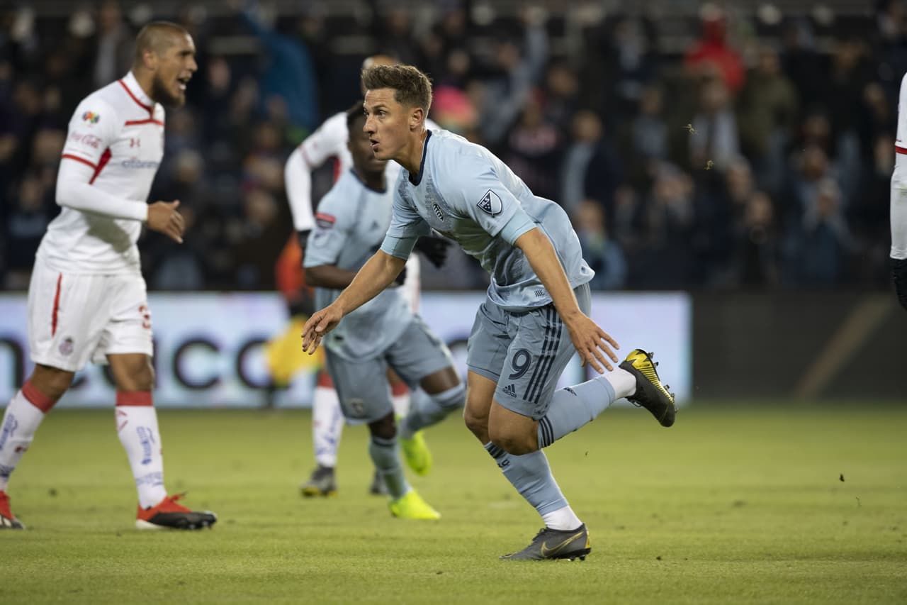 El Sporting Kansas City se iba adelante en el marcador a los 35 minutos, haciendo estallar la casa del equipo de la MLS con el 1-0.