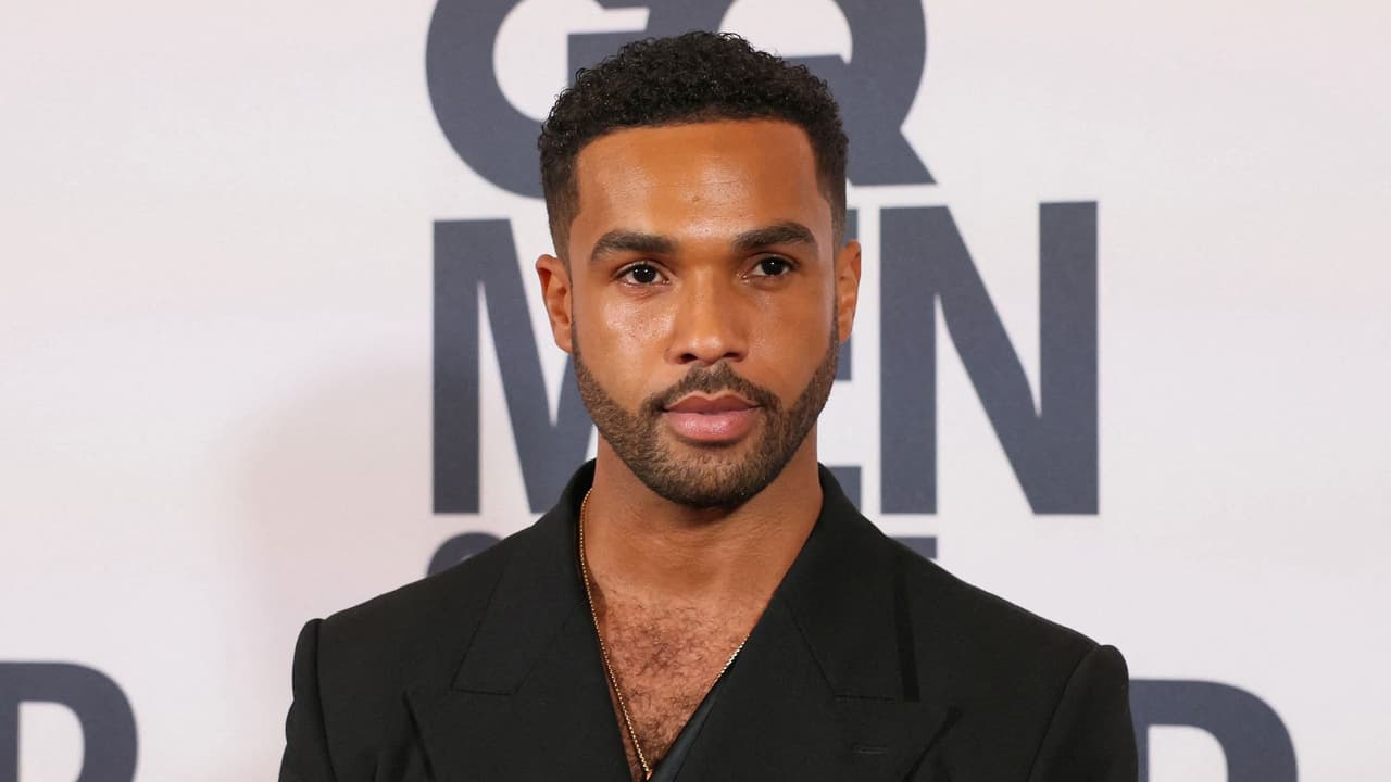 Lucien Laviscount interpreta a 'Alfie' en 'Emily en París'.