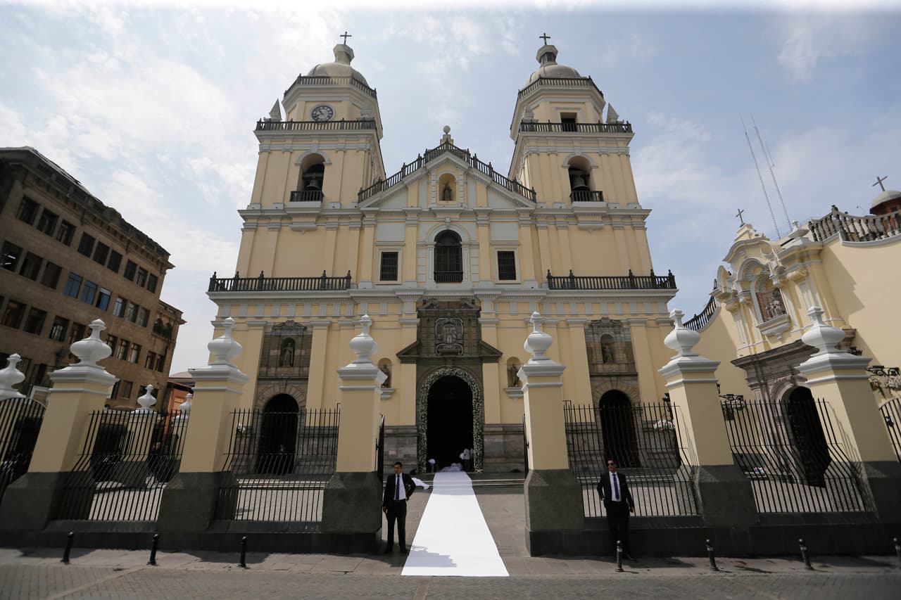 El escenario para esta boda de ensueño fue la basílica menor y convento de San Pedro de Lima, una de las edificaciones religiosas más importantes de la ciudad peruana.