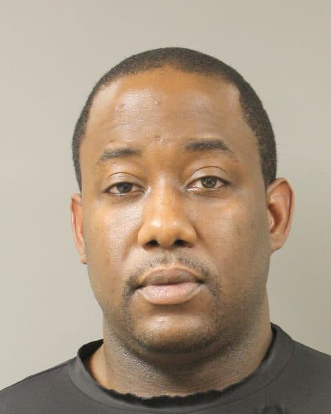 Arrestan a doctor por abuso sexual contra sus 4 hijos