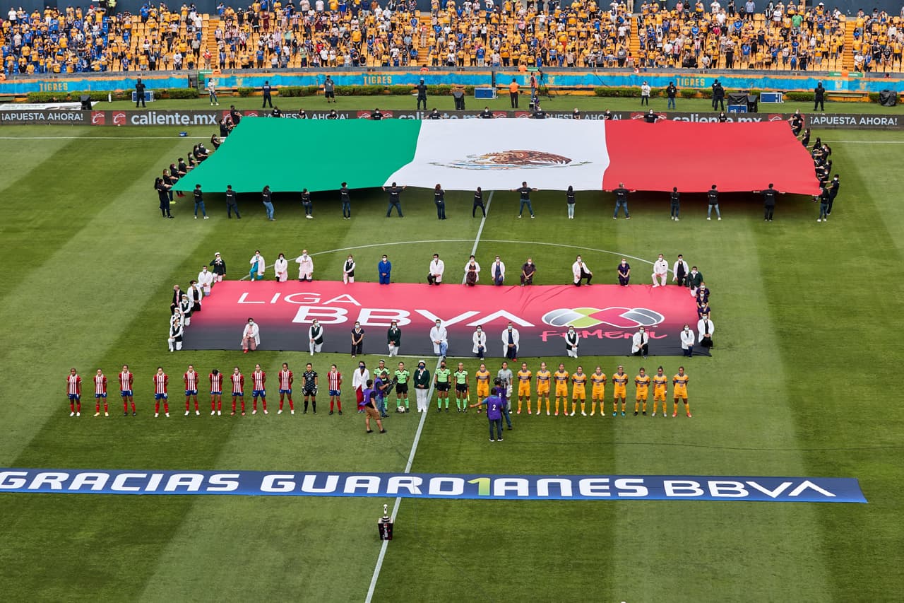 Tigres no dio oportunidad a las Chivas para reaccionar y con un contundente triunfo en la vuelta consiguió el bicampeonato.