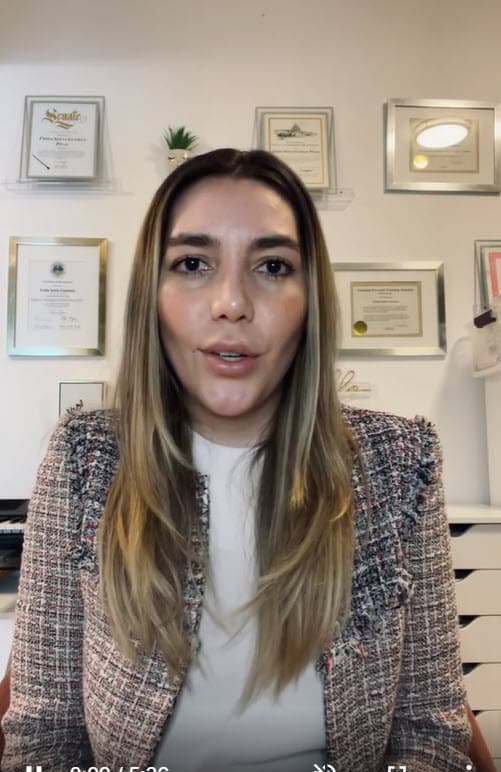 Luego de decirle al seguidor que tenía "la mente retorcida", le recordó que "Frida no está pidiendo nada económico. Simplemente
<b><a href="https://www.univision.com/shows/despierta-america/una-muchacha-real-analizamos-la-imagen-de-frida-sofia-en-su-discurso-por-la-demanda-a-enrique-y-alejandra-guzman-video" target="_blank">quiere justicia y que otros aprendan</a></b> de esta lección".
<br>