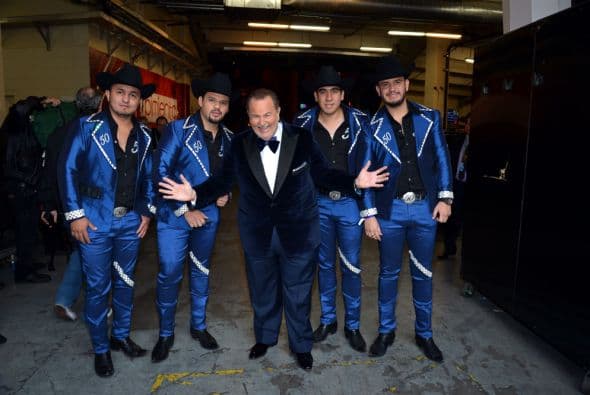 Raúl de Molina no para. Cada ceremonia de Latin GRAMMY se mete por todos los rincones a saludar a sus amigos.