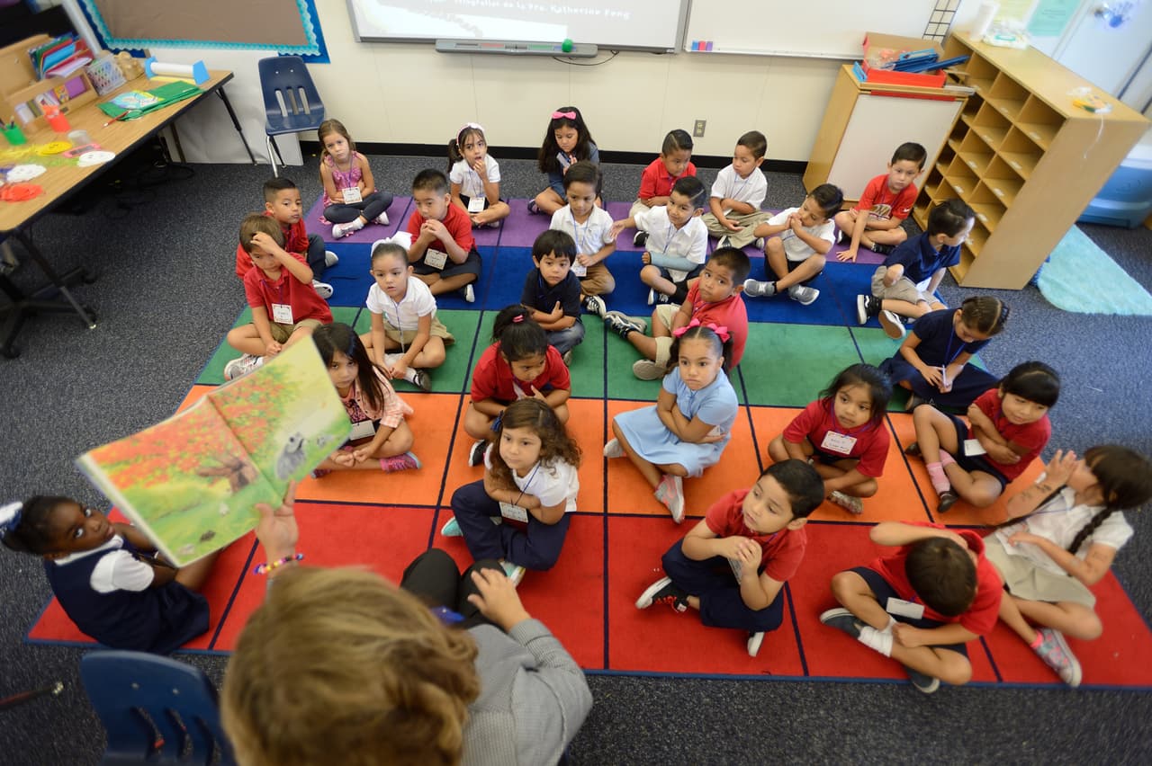 Por una vieja ley una maestra con cáncer tiene que pagarle el sueldo a su sustituto