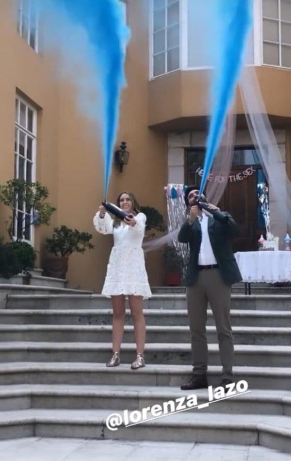 En febrero Lorenza y Diego celebraron una fiesta para descubrir el sexo de su hijo. La presentadora mexicana Vanessa Huppenkothen reveló en su cuenta de Instagram que 
<b>tendrían un varón</b>.
<br>