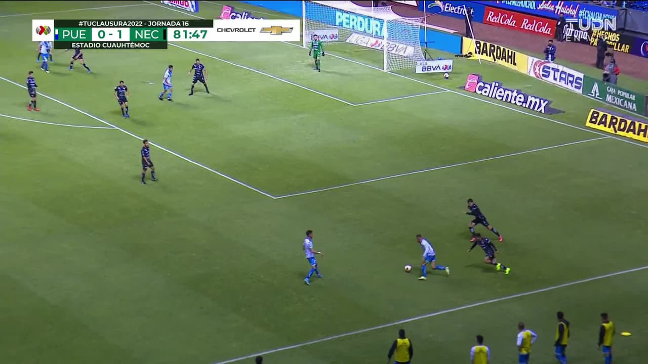 ¡TIRO ATAJADO! disparo por Daniel Aguilar.