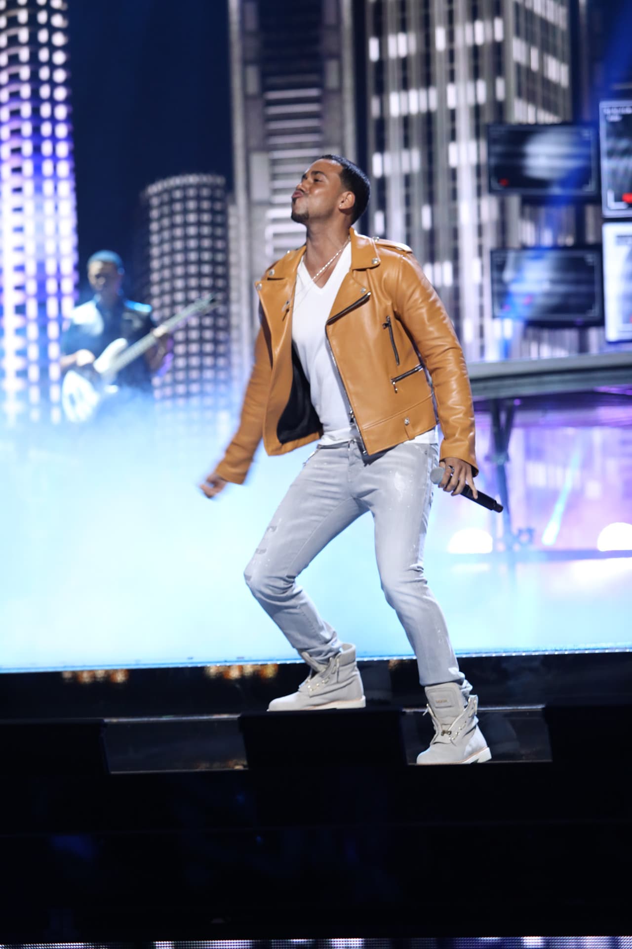 Pero esa noche Romeo haría historia con su presentación.