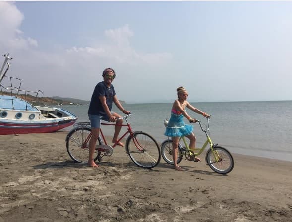 <b><span class="cms-h3-H3">ENALTECIERON SUS LUGARES DE ORIGEN</span></b>
<span class="cms-h3-H3">. </span>El video musical que acompaña a este tema fue la excusa perfecta para darle difusión turística y mostrar cómo se goza en Colombia.