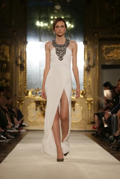 Además de optar por uno con aplicación en el cuello, pues funciona como accesorio integrado.