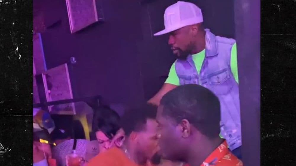 ¡Cero miedo al coronavirus! Floyd Mayweather se fue de fiesta