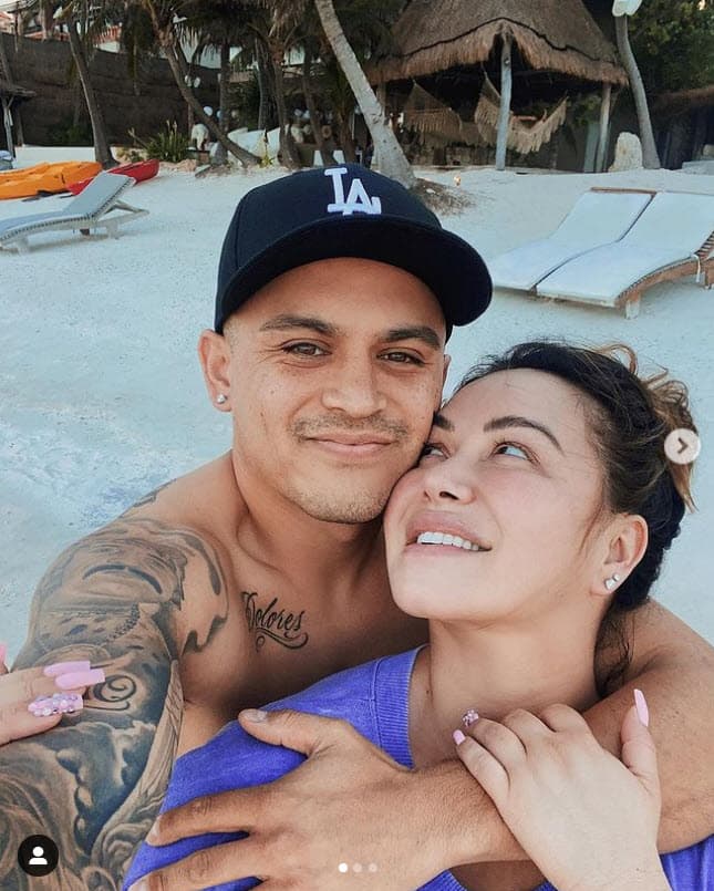 También fue cuestionada sobre el 
<b><a href="https://www.univision.com/famosos/chiquis-novio-despeja-dudas-compromiso-fotos" target="_blank">supuesto compromiso de boda con su novio</a></b> y volvió a negar las versiones que apuntan a que se casará con el fotógrafo. 
<br>