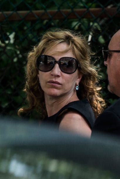 Familiares y amigos de James Gandolfini se dieron cita el día de hoy en la Catedral de San Juan el Divino, en Manhattan, para darle el último adiós al actor quien perdió la vida en Roma, Italia, mientras disfrutaba de unas vacaciones al lado de su hijo Michael. A la ceremonia asistieron poco más de 500 personas y sus amigoas más cercanos dedicaron palabras emotivas al actor de la serie “The Sopranos”. Aquí los videos más chismosos.