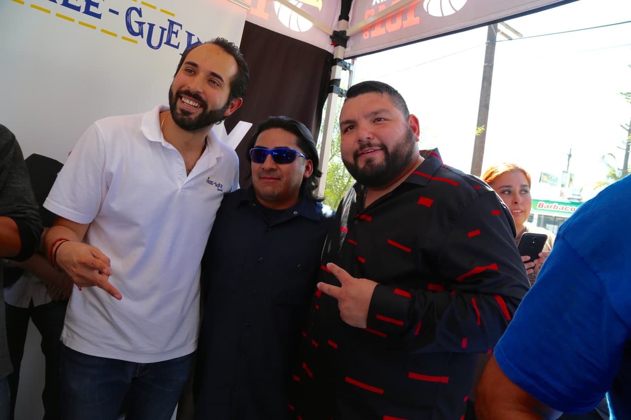 Así se divierten los locutores del Free-guey show cuando no están en cabina.