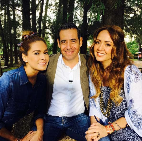 El invitado de lujo, Yordi Rosado, muy bien acompañado.