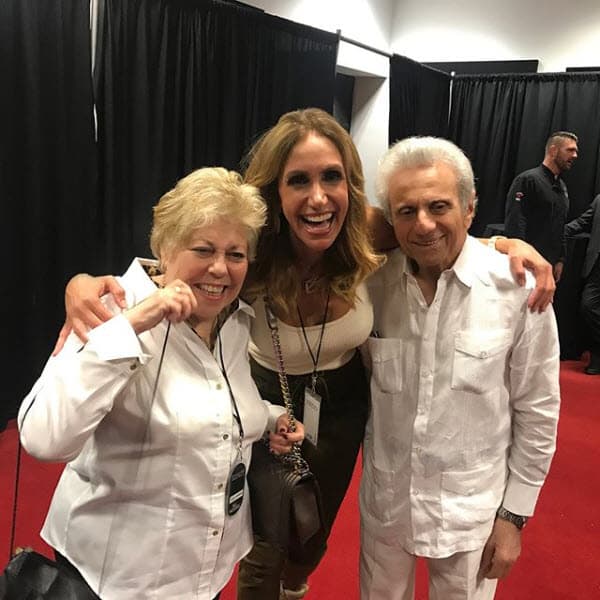 Además, Lili pudo convivir con los papás de la colombiana: "Con los padres de Shakira: Nidia y William que siempre están presente apoyando a su hija", agregó en la red social.