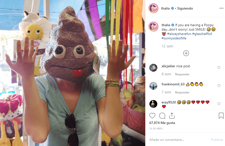<b>9. Thalía:</b> famosa por sus fotos, videos y stories. La cantante es creadora de material viral memorable, como el famoso video: "Me escuchan, me oyen, me sienten". Ni qué decir de esta imagen, que acompañó con el mensaje: "If you are having a poopy day… don’t worry! Just smile".