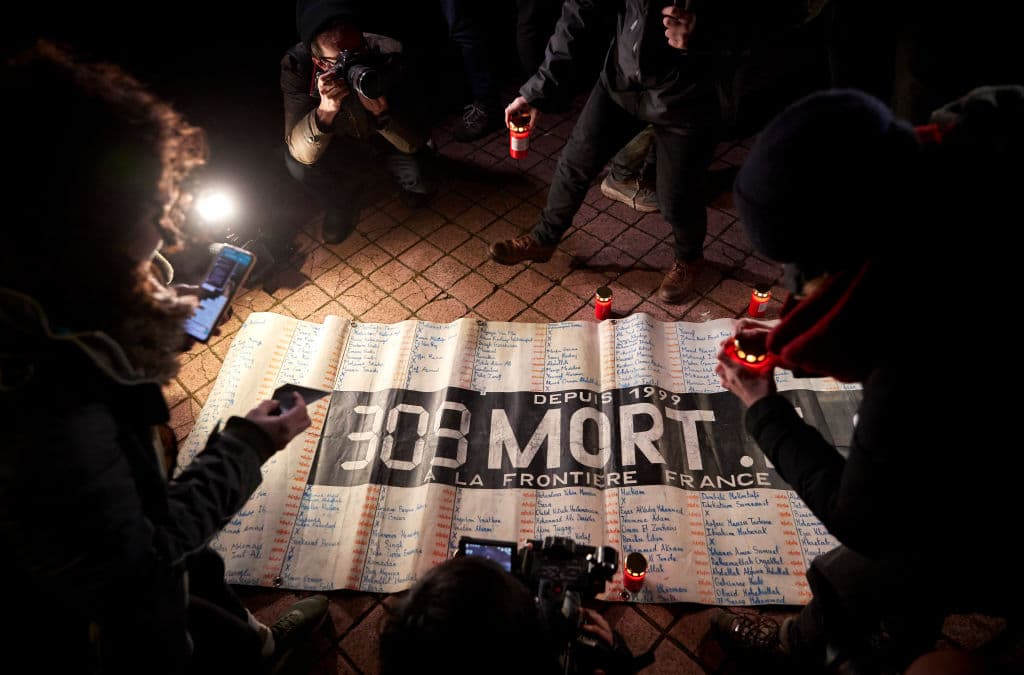 Idioma, trabajo, familia: lo qué hace que inmigrantes arriesguen sus vidas para ir de Francia a Reino Unido