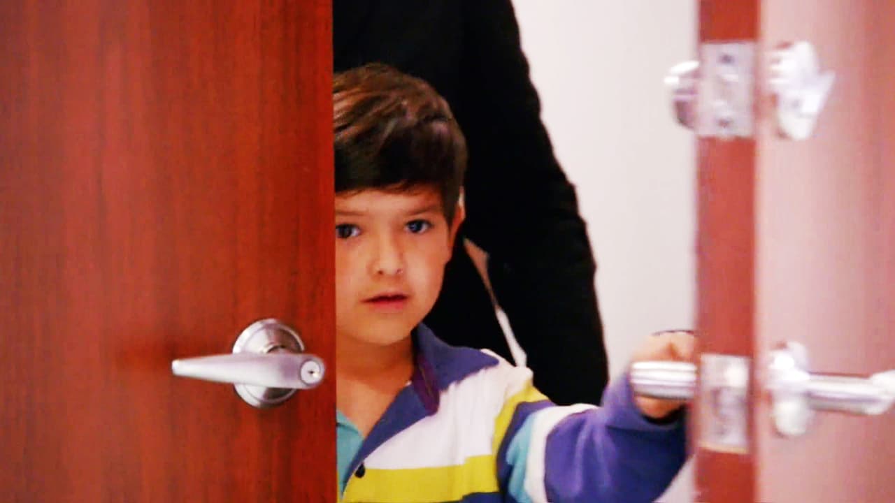 El pequeño te extraña con todas sus fuerzas.