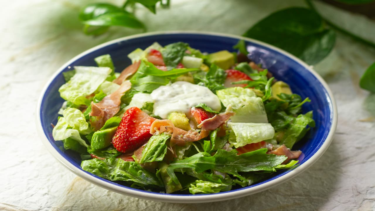 Ensalada de fresas y aguacate