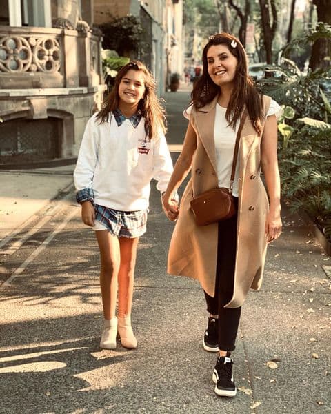 Recientemente, Mayrín compartió que les enseña a Julia, Romina y Sebastián a evitar ser objeto de burlas, acoso sexual y a obtener el respeto de las personas que los rodean.
<br>