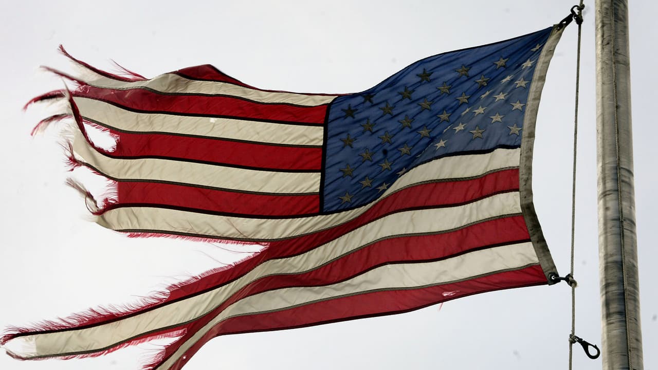 <b>9. Los tornados de junio de 2014:</b> El 30 de junio de 2014 fue marcado por 
<a href="https://www.weather.gov/lot/2014Jun30_derecho" target="_blank">fuertes vientos y tornados</a> en el área norte de Illinois. Estos impactaron Earlville, Morris, Wilmington y Plainfield en Illinois, y Lowell y De Motte en Indiana. Además, hubo una inundación en el área de Chicago. Esto dejó daños significativos en el área luego de que 29 tornados llegaran al área. Los condados de Cook, DuPage, Kane y Lake (en Indiana) vivieron 24 horas de lluvia, dejando entre 2 y 3 pulgadas de lluvia.