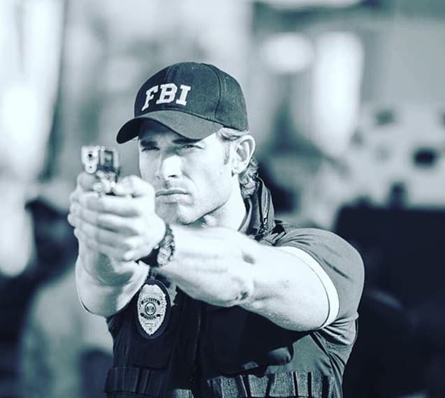 En lo que comienzan los preparativos para las grabaciones, vimos a Rulli muy ocupado.