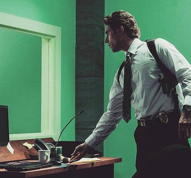 El actor se convirtió en un sexy y gallardo uniformado para una película dominicana.